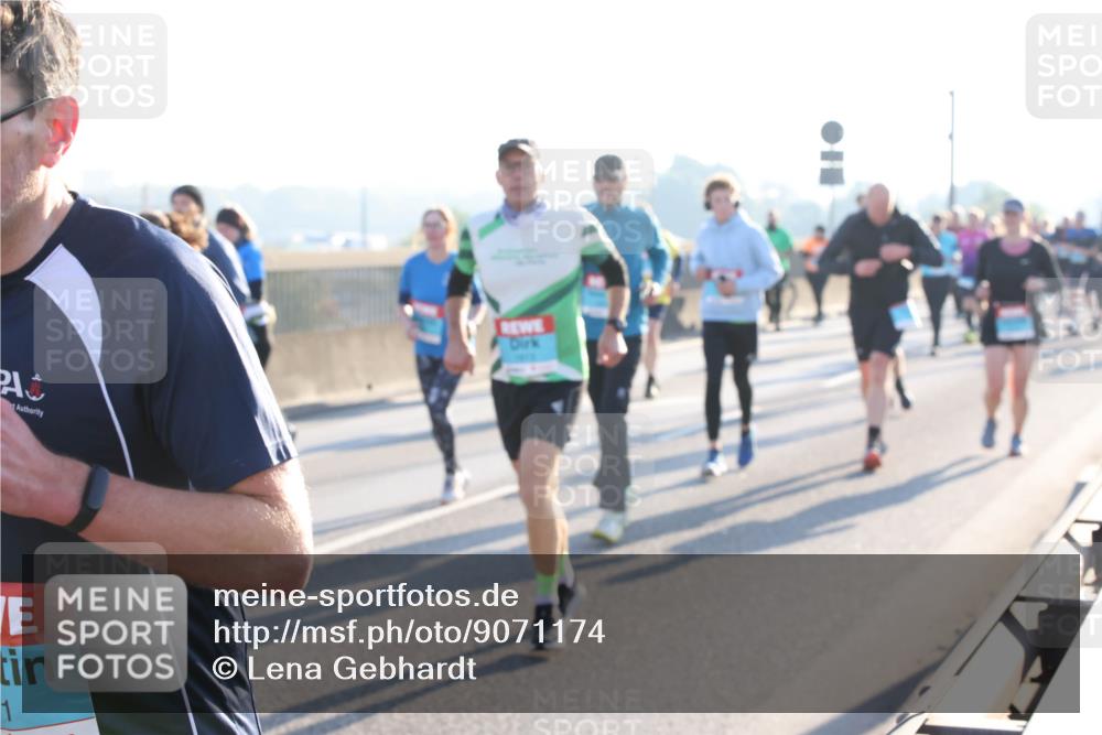 03.10.2025 - Köhlbrandbrückenlauf Lena Gebhardt http://msf.ph/oto/9071174 03.10.2025 09:24:34 Position 1 1 meine-sportfotos.de
