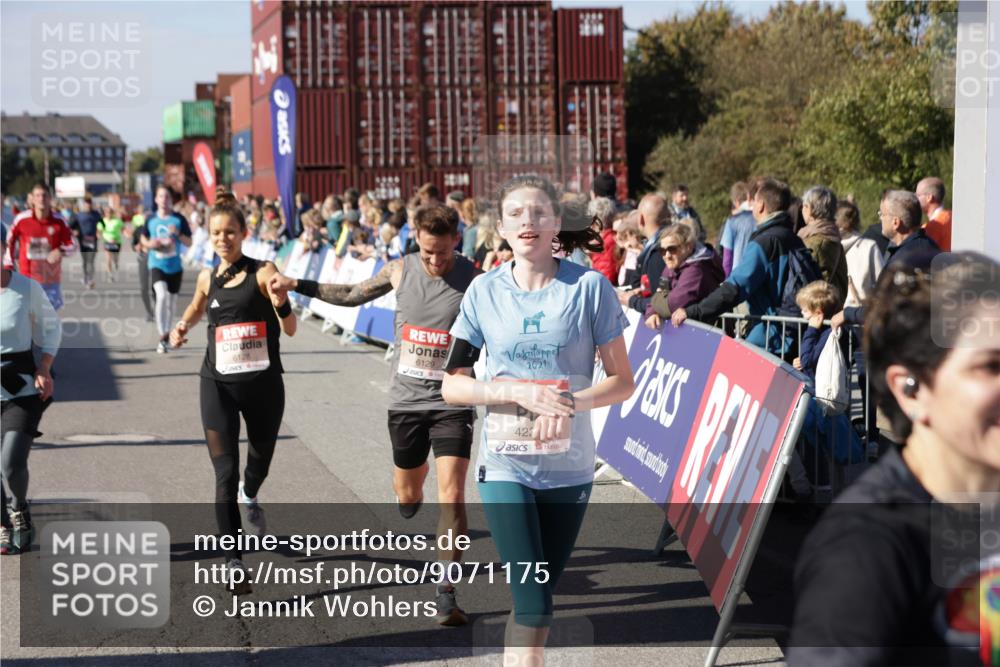 03.10.2025 - Köhlbrandbrückenlauf Jannik Wohlers http://msf.ph/oto/9071175 03.10.2025 13:14:59 Ziel 4224, 4232, 4244, 4282, 4406, 4784, 4890, 5054, 5173, 5525, 5535, 5737, 5760, 5761, 5814, 6017, 6128, 6129, 6293, 6454, 6810, 6815 meine-sportfotos.de