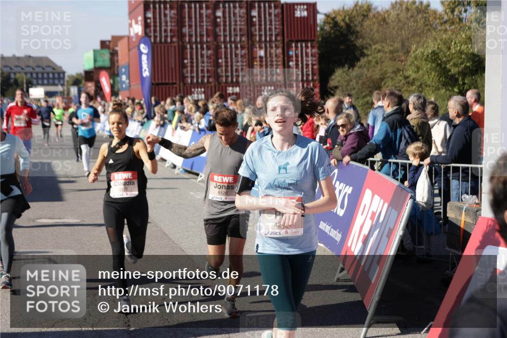 03.10.2025 - Köhlbrandbrückenlauf Jannik Wohlers http://msf.ph/oto/9071178 03.10.2025 13:14:59 Ziel 4224, 4232, 4244, 4282, 4406, 4784, 4890, 5054, 5173, 5525, 5535, 5737, 5760, 5761, 5814, 6017, 6128, 6129, 6293, 6454, 6810, 6815 meine-sportfotos.de