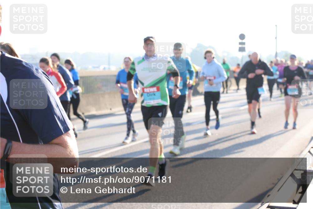 03.10.2025 - Köhlbrandbrückenlauf Lena Gebhardt http://msf.ph/oto/9071181 03.10.2025 09:24:34 Position 1  meine-sportfotos.de