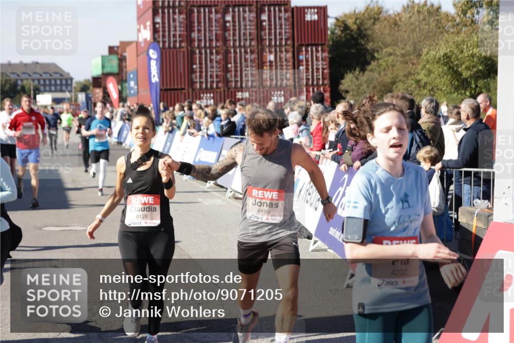 03.10.2025 - Köhlbrandbrückenlauf Jannik Wohlers http://msf.ph/oto/9071205 03.10.2025 13:14:59 Ziel 4224, 4232, 4244, 4282, 4406, 4784, 4890, 5054, 5173, 5525, 5535, 5737, 5760, 5761, 5814, 6017, 6128, 6129, 6293, 6454, 6810, 6815 meine-sportfotos.de