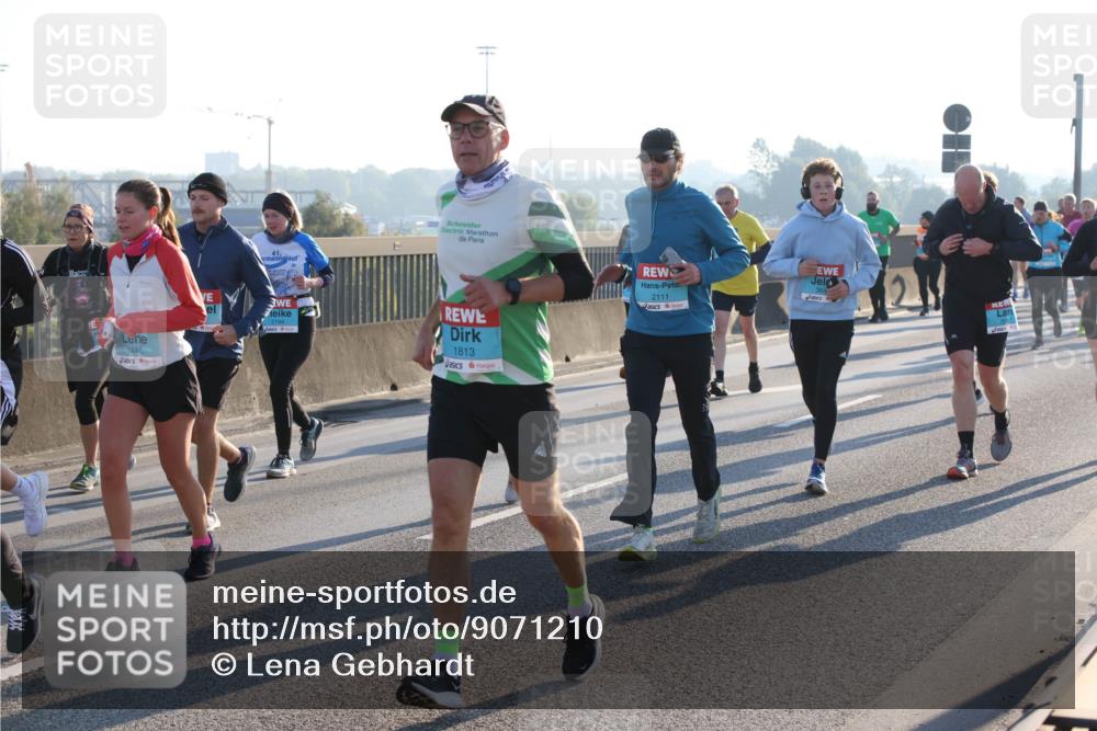 03.10.2025 - Köhlbrandbrückenlauf Lena Gebhardt http://msf.ph/oto/9071210 03.10.2025 09:24:34 Position 1 41, 1446, 2194, 1813, 2111 meine-sportfotos.de