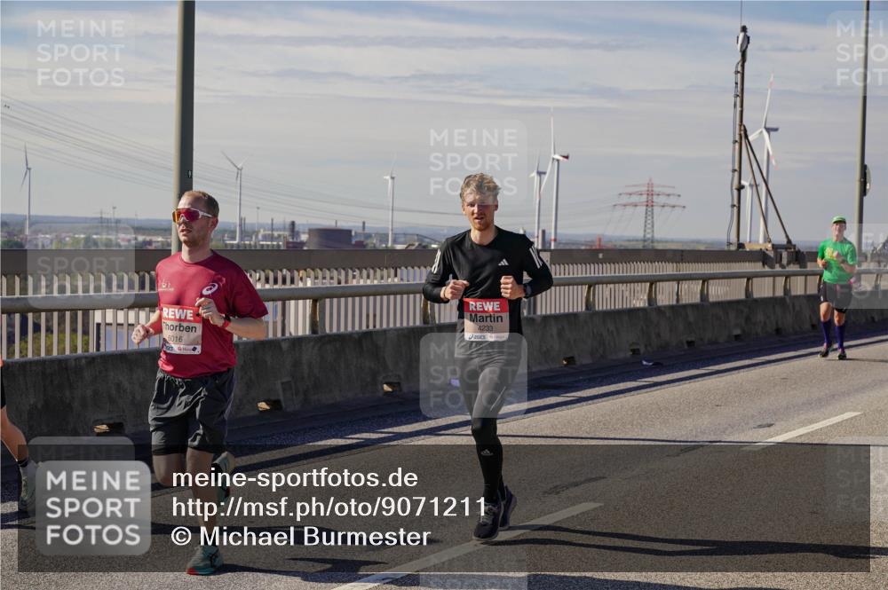 03.10.2025 - Köhlbrandbrückenlauf Michael Burmester http://msf.ph/oto/9071211 03.10.2025 12:36:08 Position 2 6016, 4233 meine-sportfotos.de