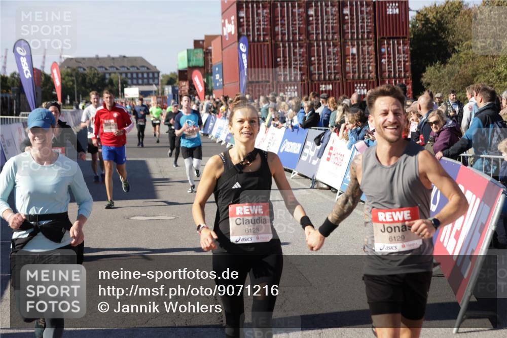03.10.2025 - Köhlbrandbrückenlauf Jannik Wohlers http://msf.ph/oto/9071216 03.10.2025 13:15:00 Ziel 4224, 4232, 4244, 4282, 4406, 4784, 4890, 5054, 5173, 5525, 5535, 5737, 5760, 5761, 6017, 6128, 6129, 6293, 6454, 6810, 6815 meine-sportfotos.de