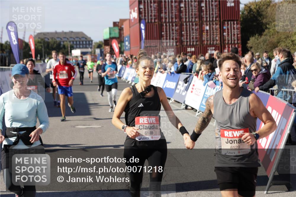 03.10.2025 - Köhlbrandbrückenlauf Jannik Wohlers http://msf.ph/oto/9071218 03.10.2025 13:15:00 Ziel 4224, 4232, 4244, 4282, 4406, 4784, 4890, 5054, 5173, 5525, 5535, 5737, 5760, 5761, 6017, 6128, 6129, 6293, 6454, 6810, 6815 meine-sportfotos.de