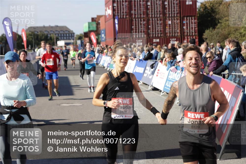 03.10.2025 - Köhlbrandbrückenlauf Jannik Wohlers http://msf.ph/oto/9071223 03.10.2025 13:15:00 Ziel 4224, 4232, 4244, 4282, 4406, 4784, 4890, 5054, 5173, 5525, 5535, 5737, 5760, 5761, 6017, 6128, 6129, 6293, 6454, 6810, 6815 meine-sportfotos.de