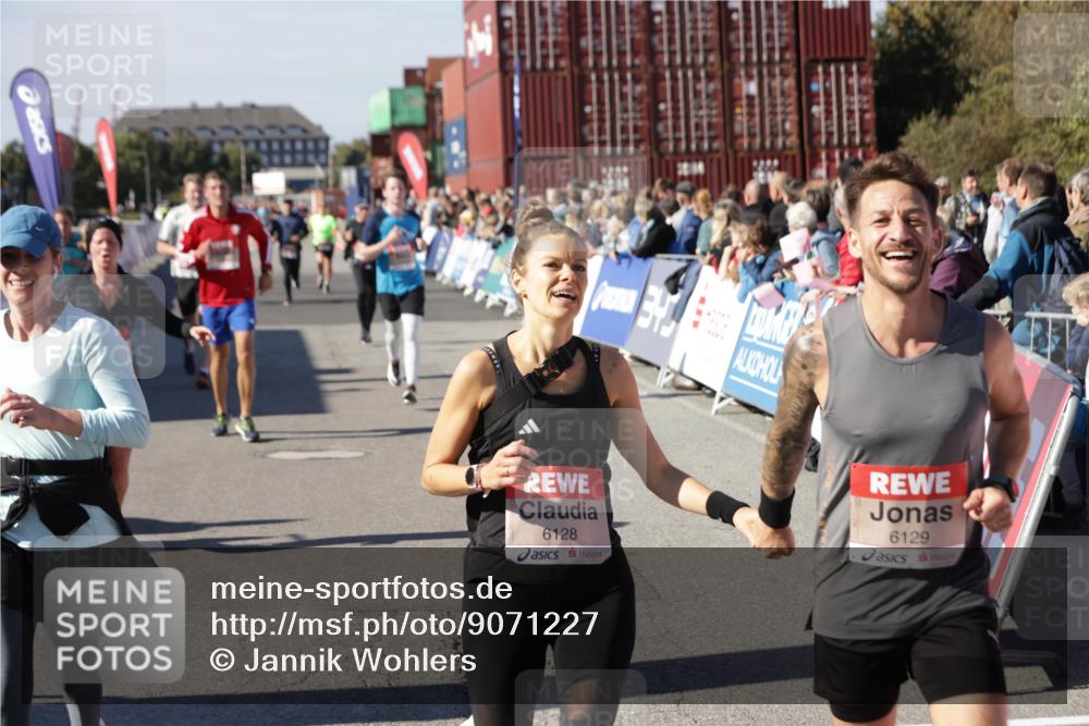 03.10.2025 - Köhlbrandbrückenlauf Jannik Wohlers http://msf.ph/oto/9071227 03.10.2025 13:15:00 Ziel 4224, 4232, 4244, 4282, 4406, 4784, 4890, 5054, 5173, 5525, 5535, 5737, 5760, 5761, 6017, 6128, 6129, 6293, 6454, 6810, 6815 meine-sportfotos.de