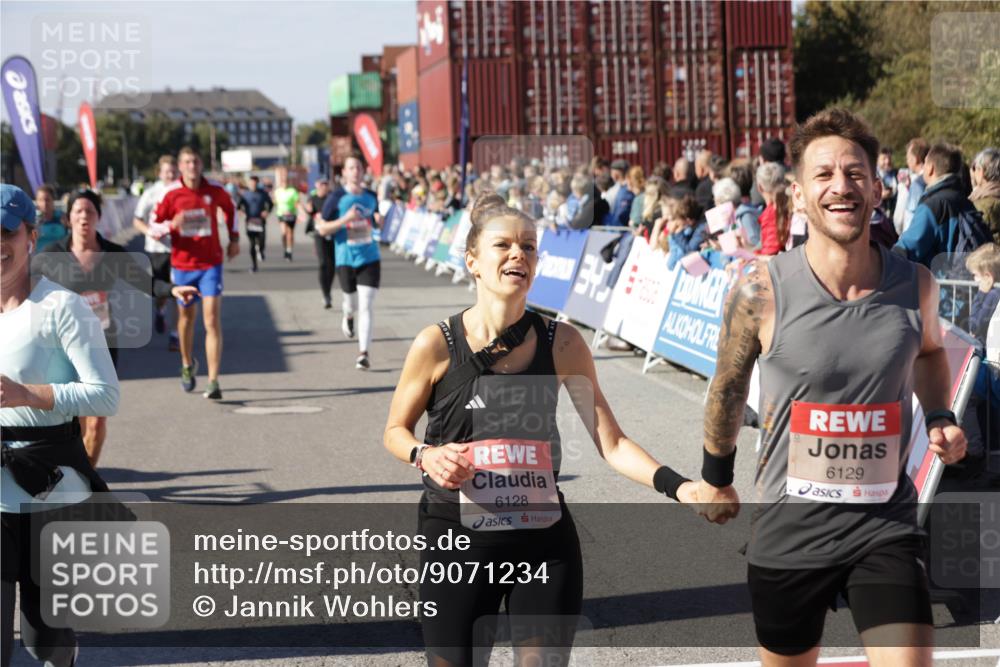 03.10.2025 - Köhlbrandbrückenlauf Jannik Wohlers http://msf.ph/oto/9071234 03.10.2025 13:15:00 Ziel 4224, 4232, 4244, 4282, 4406, 4784, 4890, 5054, 5173, 5525, 5535, 5737, 5760, 5761, 6017, 6128, 6129, 6293, 6454, 6810, 6815 meine-sportfotos.de