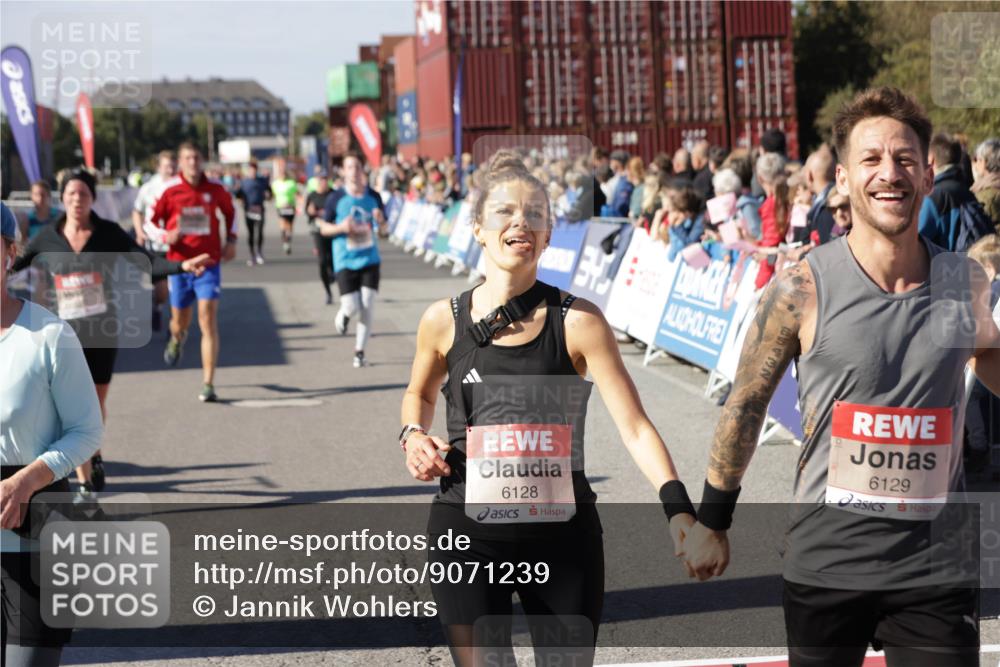 03.10.2025 - Köhlbrandbrückenlauf Jannik Wohlers http://msf.ph/oto/9071239 03.10.2025 13:15:00 Ziel 4224, 4232, 4244, 4282, 4406, 4784, 4890, 5054, 5173, 5525, 5535, 5737, 5760, 5761, 6017, 6128, 6129, 6293, 6454, 6810, 6815 meine-sportfotos.de