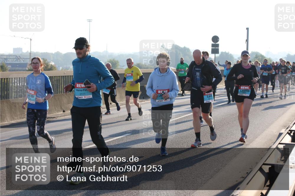 03.10.2025 - Köhlbrandbrückenlauf Lena Gebhardt http://msf.ph/oto/9071253 03.10.2025 09:24:35 Position 1 2111 meine-sportfotos.de