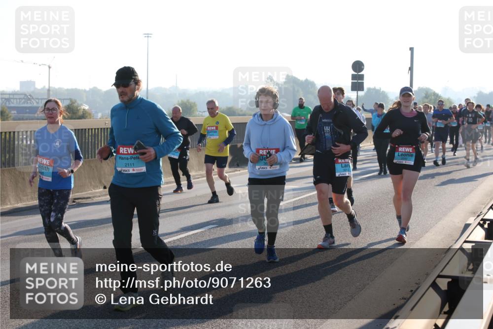 03.10.2025 - Köhlbrandbrückenlauf Lena Gebhardt http://msf.ph/oto/9071263 03.10.2025 09:24:35 Position 1 2111, 36, 3052 meine-sportfotos.de