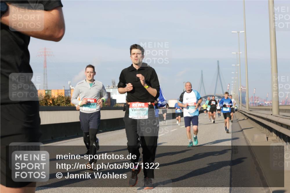 03.10.2025 - Köhlbrandbrückenlauf Jannik Wohlers http://msf.ph/oto/9071322 03.10.2025 09:49:40 Position 3 1767 meine-sportfotos.de
