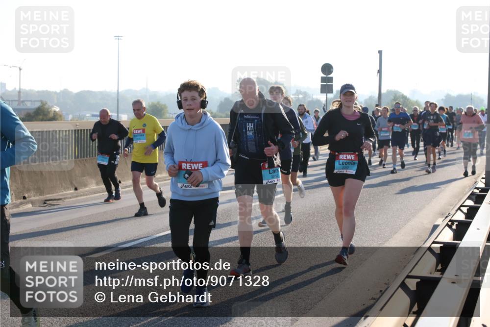 03.10.2025 - Köhlbrandbrückenlauf Lena Gebhardt http://msf.ph/oto/9071328 03.10.2025 09:24:36 Position 1 3052, 2050 meine-sportfotos.de