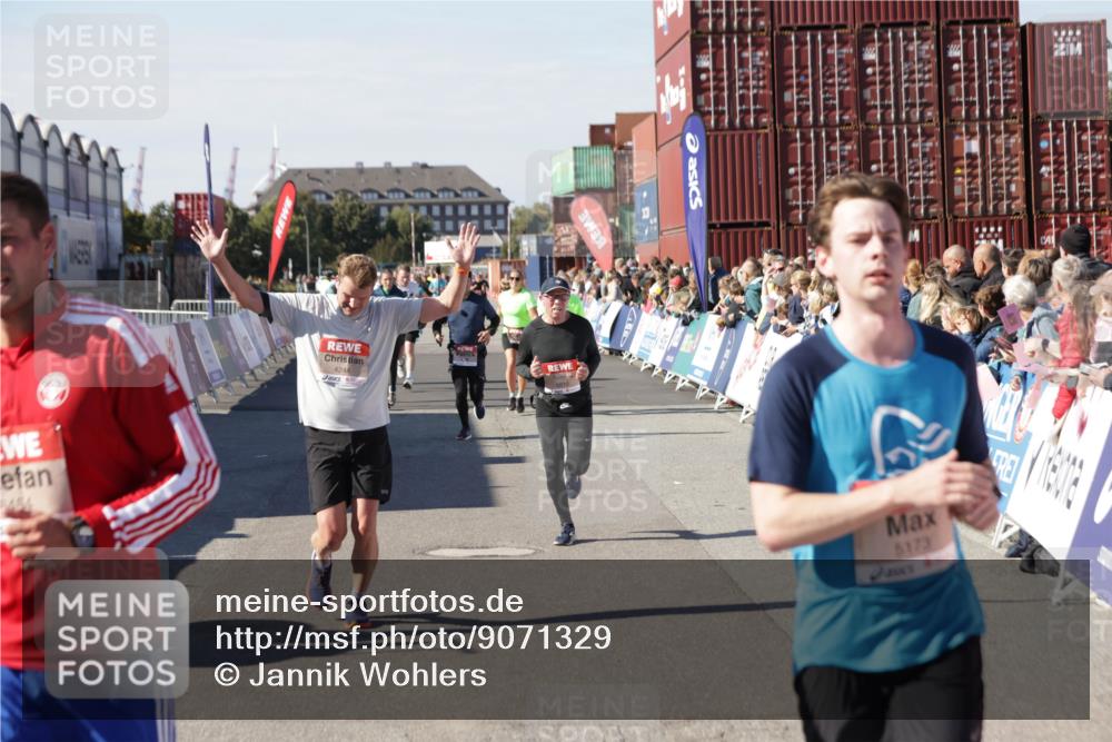 03.10.2025 - Köhlbrandbrückenlauf Jannik Wohlers http://msf.ph/oto/9071329 03.10.2025 13:15:03 Ziel 4090, 4232, 4244, 4282, 4406, 4784, 5054, 5173, 5737, 6017, 6128, 6129, 6189, 6249, 6252, 6293, 6454, 6810, 6815 meine-sportfotos.de