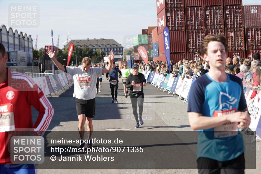 03.10.2025 - Köhlbrandbrückenlauf Jannik Wohlers http://msf.ph/oto/9071335 03.10.2025 13:15:04 Ziel 4090, 4232, 4244, 4282, 4406, 4784, 5054, 5173, 5186, 5737, 6017, 6128, 6129, 6189, 6249, 6252, 6293, 6454, 6810, 6815 meine-sportfotos.de