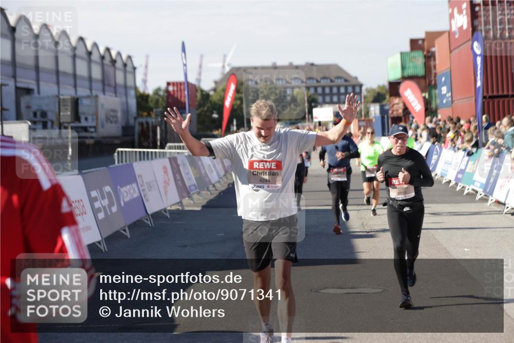 03.10.2025 - Köhlbrandbrückenlauf Jannik Wohlers http://msf.ph/oto/9071341 03.10.2025 13:15:04 Ziel 4090, 4232, 4244, 4282, 4406, 4784, 5054, 5173, 5186, 5737, 6017, 6128, 6129, 6189, 6249, 6252, 6293, 6454, 6810, 6815 meine-sportfotos.de