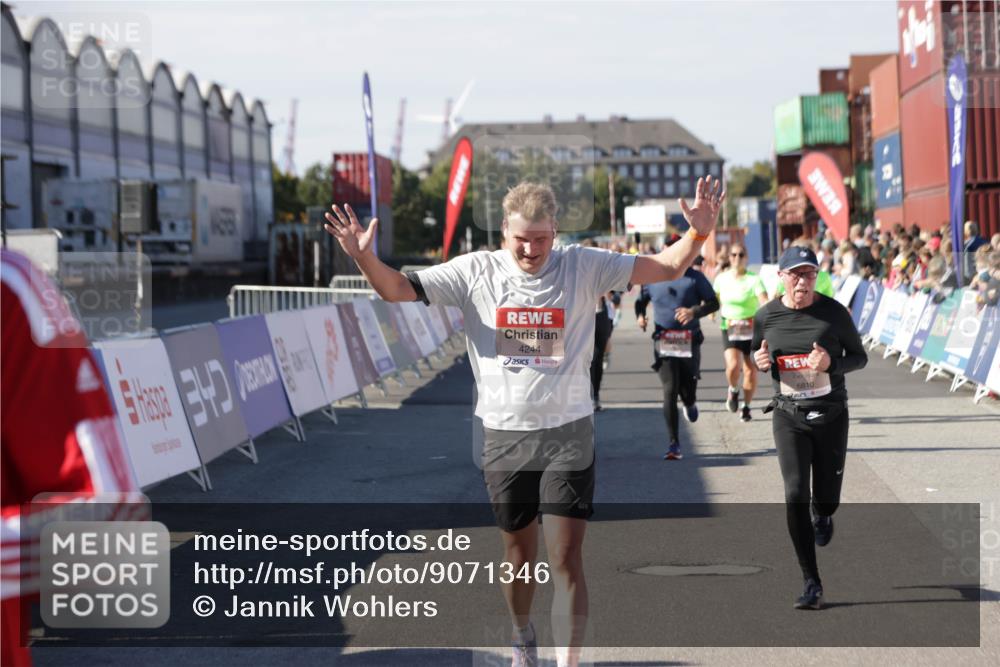 03.10.2025 - Köhlbrandbrückenlauf Jannik Wohlers http://msf.ph/oto/9071346 03.10.2025 13:15:04 Ziel 4090, 4232, 4244, 4282, 4406, 4784, 5054, 5173, 5186, 5737, 6017, 6128, 6129, 6189, 6249, 6252, 6293, 6454, 6810, 6815 meine-sportfotos.de
