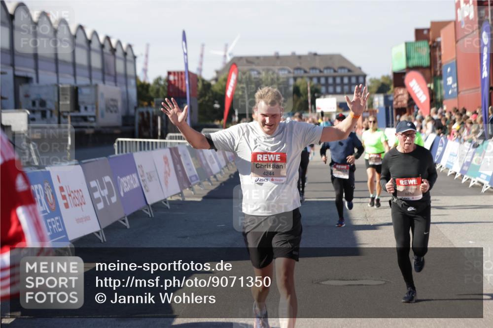 03.10.2025 - Köhlbrandbrückenlauf Jannik Wohlers http://msf.ph/oto/9071350 03.10.2025 13:15:04 Ziel 4090, 4232, 4244, 4282, 4406, 4784, 5054, 5173, 5186, 5737, 6017, 6128, 6129, 6189, 6249, 6252, 6293, 6454, 6810, 6815 meine-sportfotos.de