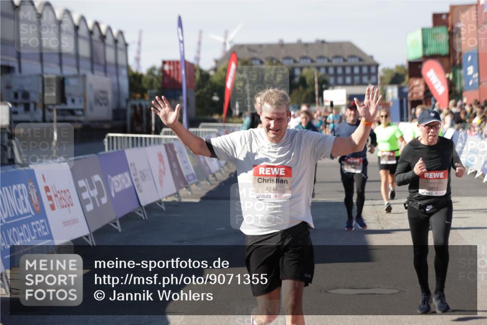 03.10.2025 - Köhlbrandbrückenlauf Jannik Wohlers http://msf.ph/oto/9071355 03.10.2025 13:15:04 Ziel 4090, 4232, 4244, 4282, 4406, 4784, 5054, 5173, 5186, 5737, 6017, 6128, 6129, 6189, 6249, 6252, 6293, 6454, 6810, 6815 meine-sportfotos.de