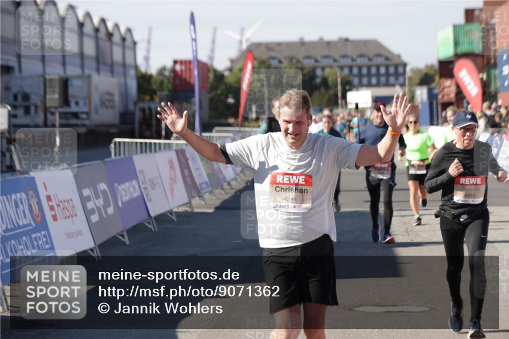 03.10.2025 - Köhlbrandbrückenlauf Jannik Wohlers http://msf.ph/oto/9071362 03.10.2025 13:15:04 Ziel 4090, 4232, 4244, 4282, 4406, 4784, 5054, 5173, 5186, 5737, 6017, 6128, 6129, 6189, 6249, 6252, 6293, 6454, 6810, 6815 meine-sportfotos.de