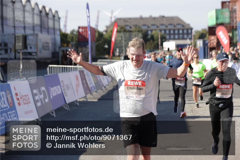 03.10.2025 - Köhlbrandbrückenlauf Jannik Wohlers http://msf.ph/oto/9071367 03.10.2025 13:15:04 Ziel 4090, 4232, 4244, 4282, 4406, 4784, 5054, 5173, 5186, 5737, 6017, 6128, 6129, 6189, 6249, 6252, 6293, 6454, 6810, 6815 meine-sportfotos.de
