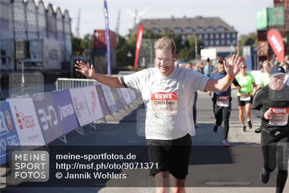 03.10.2025 - Köhlbrandbrückenlauf Jannik Wohlers http://msf.ph/oto/9071371 03.10.2025 13:15:04 Ziel 4090, 4232, 4244, 4282, 4406, 4784, 5054, 5173, 5186, 5737, 6017, 6128, 6129, 6189, 6249, 6252, 6293, 6454, 6810, 6815 meine-sportfotos.de