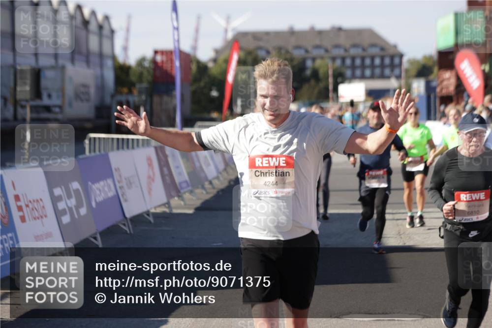 03.10.2025 - Köhlbrandbrückenlauf Jannik Wohlers http://msf.ph/oto/9071375 03.10.2025 13:15:05 Ziel 4090, 4232, 4244, 4282, 4406, 4784, 5054, 5173, 5186, 5737, 6017, 6128, 6129, 6189, 6249, 6252, 6293, 6370, 6454, 6591, 6810, 6815 meine-sportfotos.de