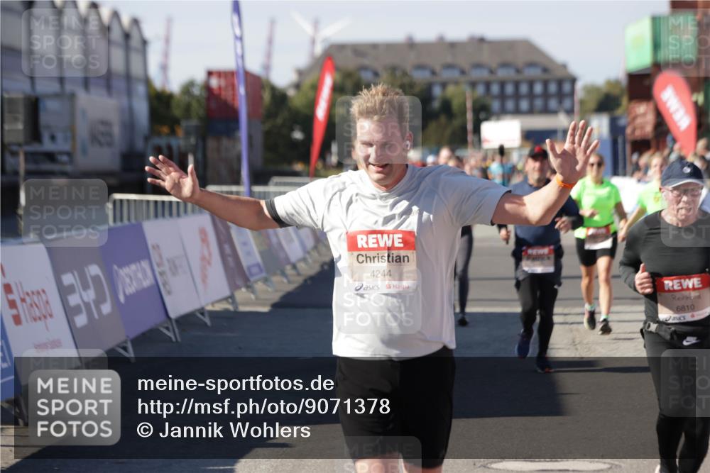 03.10.2025 - Köhlbrandbrückenlauf Jannik Wohlers http://msf.ph/oto/9071378 03.10.2025 13:15:05 Ziel 4090, 4232, 4244, 4282, 4406, 4784, 5054, 5173, 5186, 5737, 6017, 6128, 6129, 6189, 6249, 6252, 6293, 6370, 6454, 6591, 6810, 6815 meine-sportfotos.de