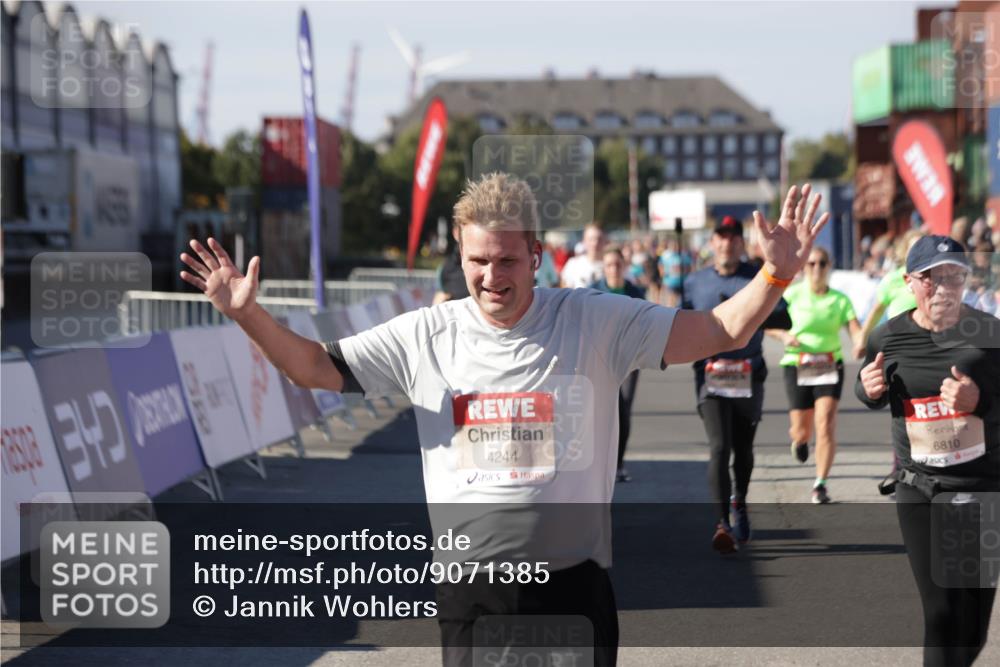 03.10.2025 - Köhlbrandbrückenlauf Jannik Wohlers http://msf.ph/oto/9071385 03.10.2025 13:15:05 Ziel 4090, 4232, 4244, 4282, 4406, 4784, 5054, 5173, 5186, 5737, 6017, 6128, 6129, 6189, 6249, 6252, 6293, 6370, 6454, 6591, 6810, 6815 meine-sportfotos.de