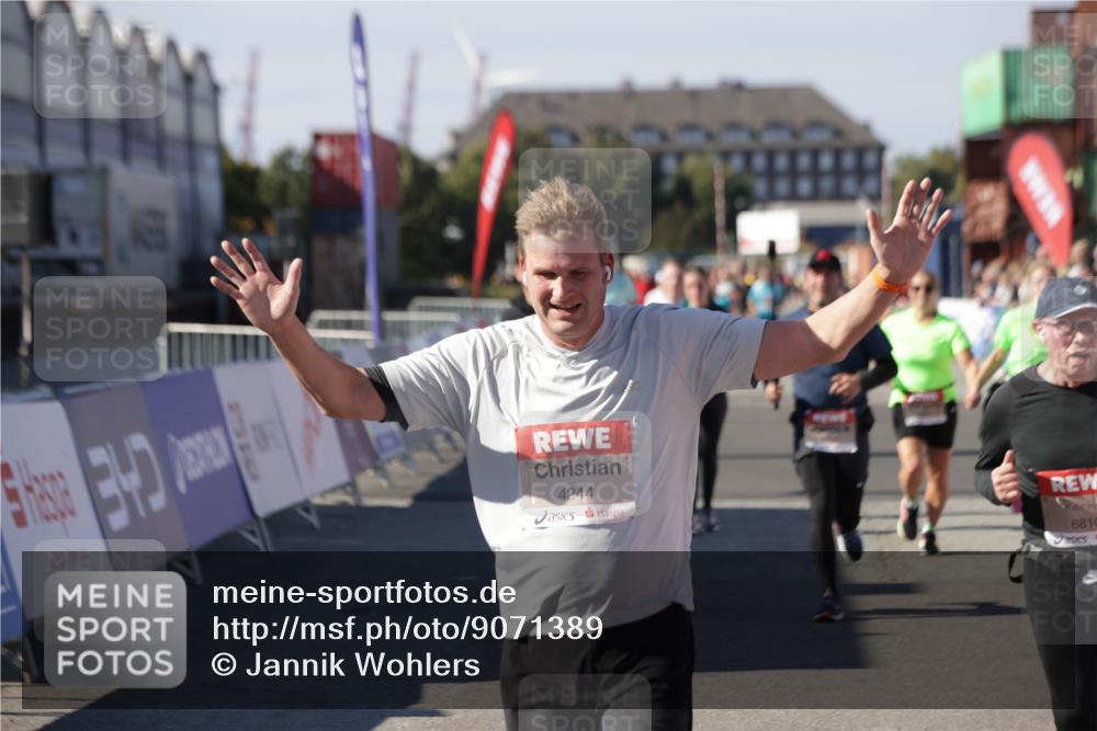 03.10.2025 - Köhlbrandbrückenlauf Jannik Wohlers http://msf.ph/oto/9071389 03.10.2025 13:15:05 Ziel 4090, 4232, 4244, 4282, 4406, 4784, 5054, 5173, 5186, 5737, 6017, 6128, 6129, 6189, 6249, 6252, 6293, 6370, 6454, 6591, 6810, 6815 meine-sportfotos.de