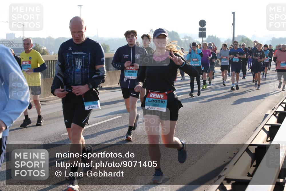 03.10.2025 - Köhlbrandbrückenlauf Lena Gebhardt http://msf.ph/oto/9071405 03.10.2025 09:24:37 Position 1 1619, 1725, 3052, 2050 meine-sportfotos.de
