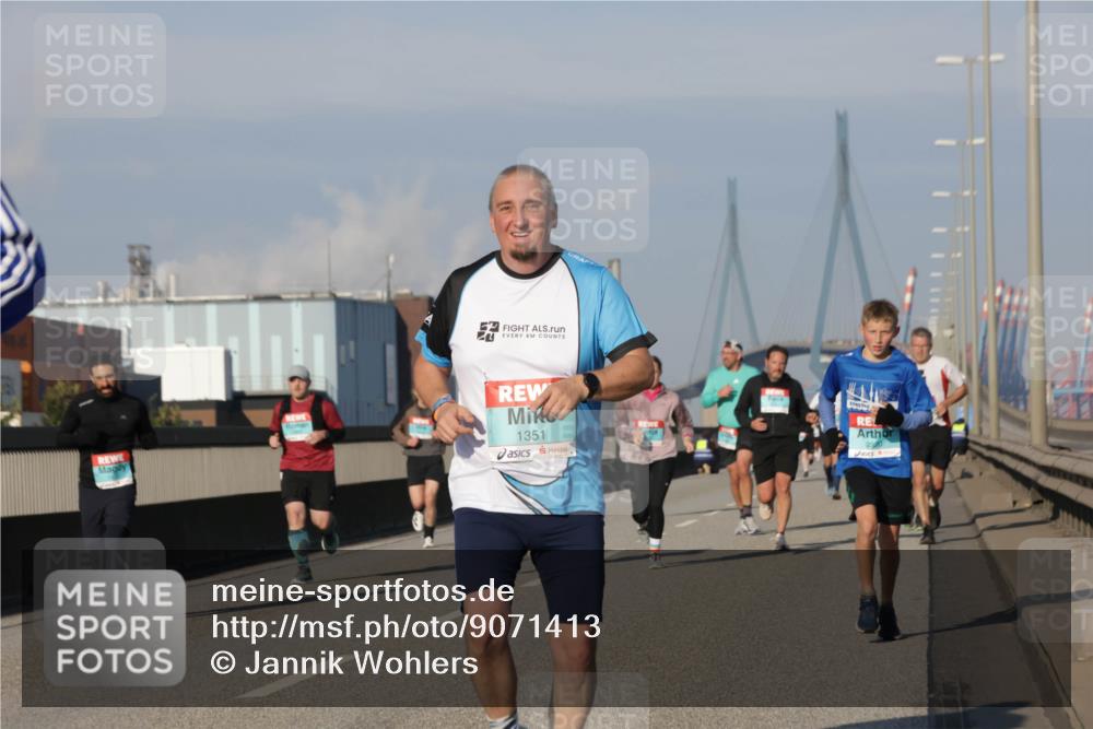 03.10.2025 - Köhlbrandbrückenlauf Jannik Wohlers http://msf.ph/oto/9071413 03.10.2025 09:49:42 Position 3 1351, 2920 meine-sportfotos.de