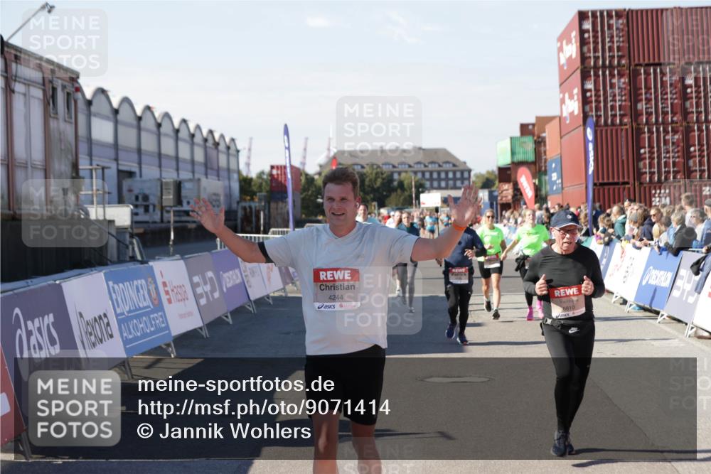 03.10.2025 - Köhlbrandbrückenlauf Jannik Wohlers http://msf.ph/oto/9071414 03.10.2025 13:15:05 Ziel 4090, 4232, 4244, 4282, 4406, 4784, 5054, 5173, 5186, 5737, 6017, 6128, 6129, 6189, 6249, 6252, 6293, 6370, 6454, 6591, 6810, 6815 meine-sportfotos.de