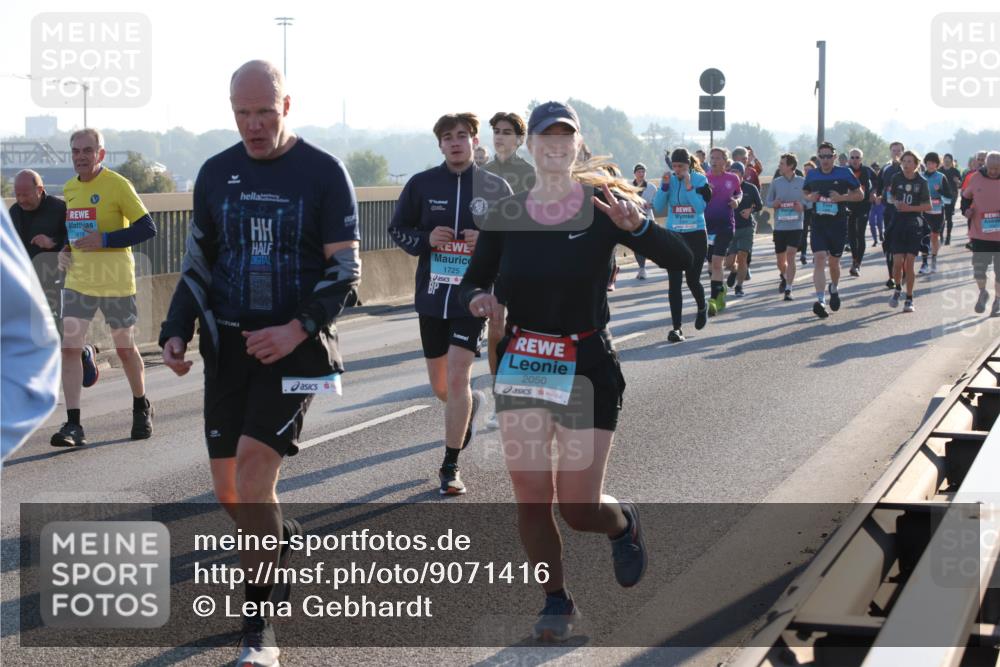 03.10.2025 - Köhlbrandbrückenlauf Lena Gebhardt http://msf.ph/oto/9071416 03.10.2025 09:24:37 Position 1 1725, 2050 meine-sportfotos.de