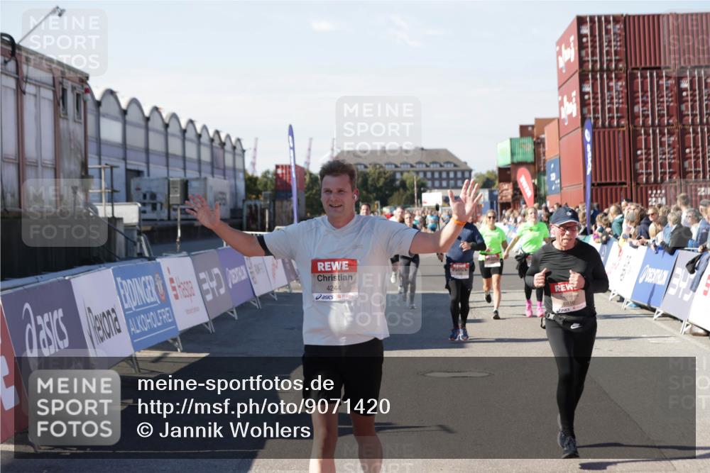 03.10.2025 - Köhlbrandbrückenlauf Jannik Wohlers http://msf.ph/oto/9071420 03.10.2025 13:15:05 Ziel 4090, 4232, 4244, 4282, 4406, 4784, 5054, 5173, 5186, 5737, 6017, 6128, 6129, 6189, 6249, 6252, 6293, 6370, 6454, 6591, 6810, 6815 meine-sportfotos.de