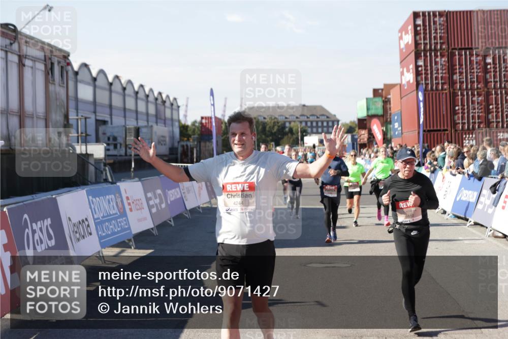 03.10.2025 - Köhlbrandbrückenlauf Jannik Wohlers http://msf.ph/oto/9071427 03.10.2025 13:15:05 Ziel 4090, 4232, 4244, 4282, 4406, 4784, 5054, 5173, 5186, 5737, 6017, 6128, 6129, 6189, 6249, 6252, 6293, 6370, 6454, 6591, 6810, 6815 meine-sportfotos.de