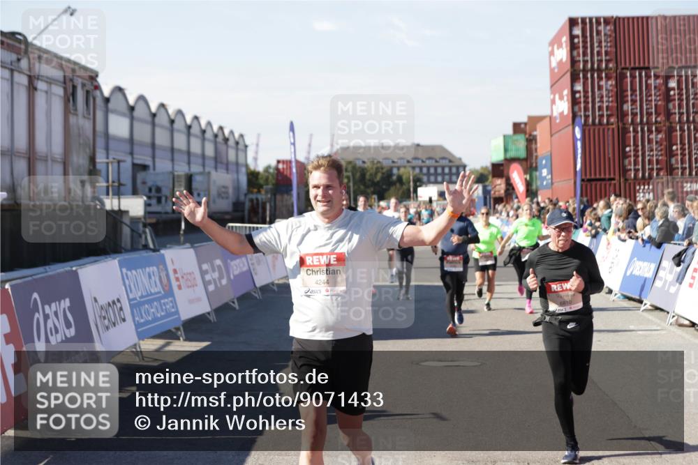 03.10.2025 - Köhlbrandbrückenlauf Jannik Wohlers http://msf.ph/oto/9071433 03.10.2025 13:15:05 Ziel 4090, 4232, 4244, 4282, 4406, 4784, 5054, 5173, 5186, 5737, 6017, 6128, 6129, 6189, 6249, 6252, 6293, 6370, 6454, 6591, 6810, 6815 meine-sportfotos.de