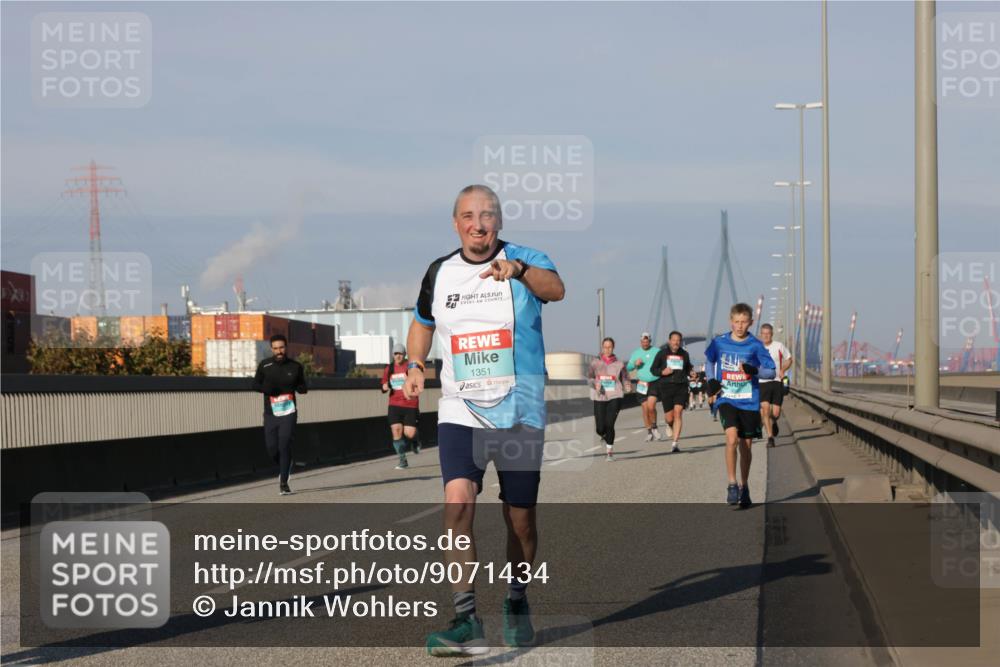 03.10.2025 - Köhlbrandbrückenlauf Jannik Wohlers http://msf.ph/oto/9071434 03.10.2025 09:49:42 Position 3 1351 meine-sportfotos.de