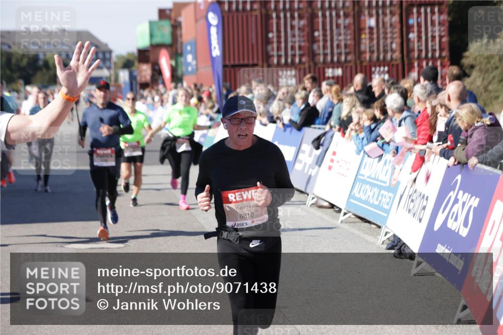 03.10.2025 - Köhlbrandbrückenlauf Jannik Wohlers http://msf.ph/oto/9071438 03.10.2025 13:15:06 Ziel 4090, 4232, 4244, 4282, 4784, 5173, 5186, 5737, 6017, 6128, 6129, 6189, 6249, 6252, 6370, 6454, 6591, 6810, 6815 meine-sportfotos.de