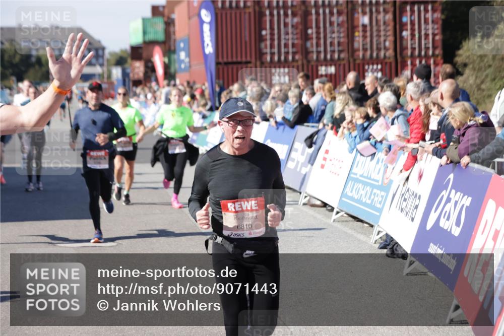 03.10.2025 - Köhlbrandbrückenlauf Jannik Wohlers http://msf.ph/oto/9071443 03.10.2025 13:15:06 Ziel 4090, 4232, 4244, 4282, 4784, 5173, 5186, 5737, 6017, 6128, 6129, 6189, 6249, 6252, 6370, 6454, 6591, 6810, 6815 meine-sportfotos.de