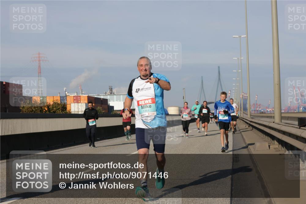 03.10.2025 - Köhlbrandbrückenlauf Jannik Wohlers http://msf.ph/oto/9071446 03.10.2025 09:49:43 Position 3 1351 meine-sportfotos.de