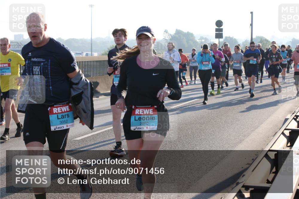 03.10.2025 - Köhlbrandbrückenlauf Lena Gebhardt http://msf.ph/oto/9071456 03.10.2025 09:24:38 Position 1 1619, 3052, 2050 meine-sportfotos.de