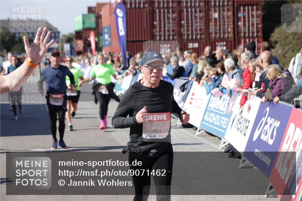 03.10.2025 - Köhlbrandbrückenlauf Jannik Wohlers http://msf.ph/oto/9071462 03.10.2025 13:15:06 Ziel 4090, 4232, 4244, 4282, 4784, 5173, 5186, 5737, 6017, 6128, 6129, 6189, 6249, 6252, 6370, 6454, 6591, 6810, 6815 meine-sportfotos.de
