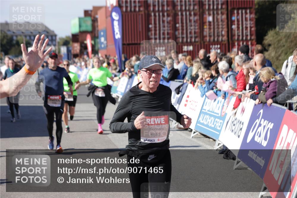 03.10.2025 - Köhlbrandbrückenlauf Jannik Wohlers http://msf.ph/oto/9071465 03.10.2025 13:15:06 Ziel 4090, 4232, 4244, 4282, 4784, 5173, 5186, 5737, 6017, 6128, 6129, 6189, 6249, 6252, 6370, 6454, 6591, 6810, 6815 meine-sportfotos.de