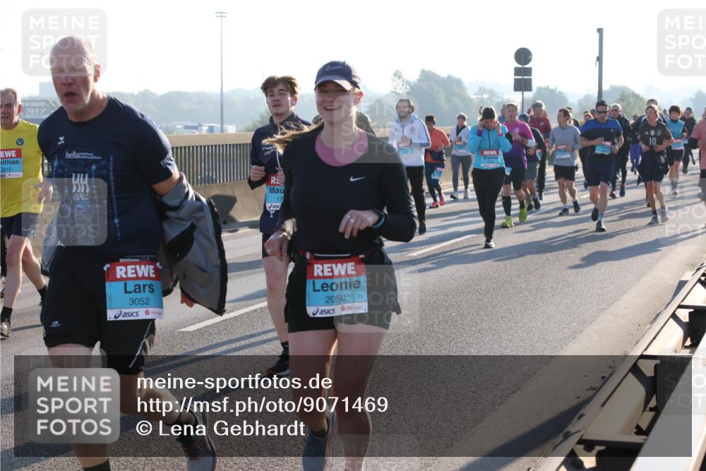 03.10.2025 - Köhlbrandbrückenlauf Lena Gebhardt http://msf.ph/oto/9071469 03.10.2025 09:24:38 Position 1 1619, 17, 3052, 2050, 10 meine-sportfotos.de