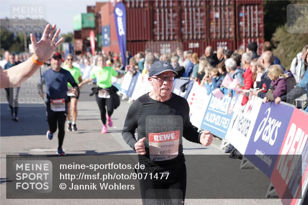 03.10.2025 - Köhlbrandbrückenlauf Jannik Wohlers http://msf.ph/oto/9071477 03.10.2025 13:15:07 Ziel 4090, 4232, 4244, 4282, 4784, 5173, 5186, 5737, 6017, 6128, 6129, 6189, 6249, 6252, 6370, 6454, 6591, 6810 meine-sportfotos.de