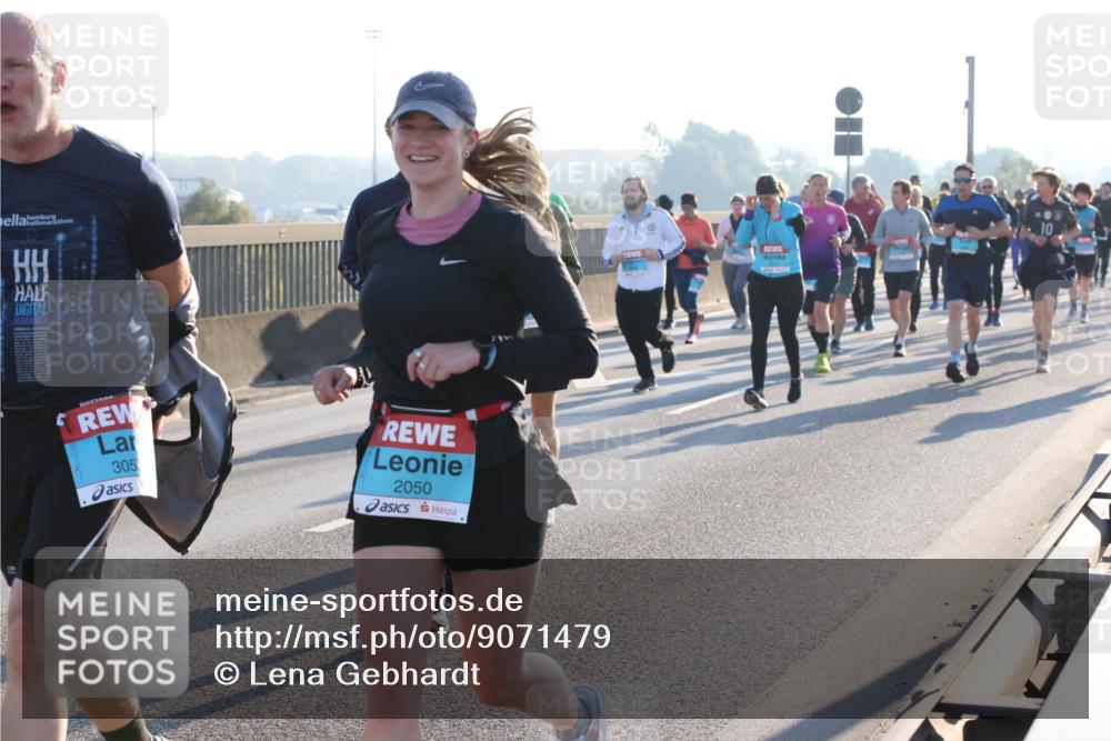 03.10.2025 - Köhlbrandbrückenlauf Lena Gebhardt http://msf.ph/oto/9071479 03.10.2025 09:24:38 Position 1 305, 2050 meine-sportfotos.de