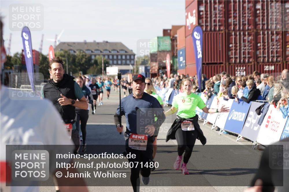 03.10.2025 - Köhlbrandbrückenlauf Jannik Wohlers http://msf.ph/oto/9071480 03.10.2025 13:15:08 Ziel 4090, 4232, 4244, 4282, 4784, 5173, 5186, 5737, 6128, 6129, 6189, 6249, 6252, 6370, 6454, 6591, 6810 meine-sportfotos.de