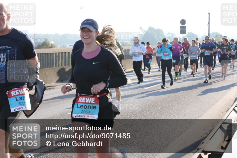 03.10.2025 - Köhlbrandbrückenlauf Lena Gebhardt http://msf.ph/oto/9071485 03.10.2025 09:24:38 Position 1 3052, 2050, 10 meine-sportfotos.de