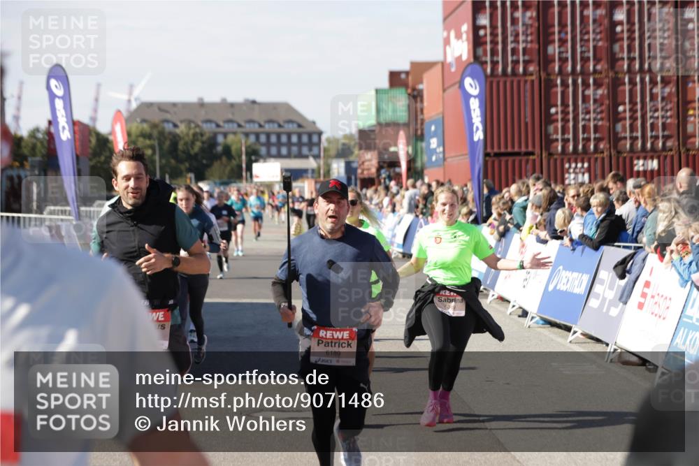 03.10.2025 - Köhlbrandbrückenlauf Jannik Wohlers http://msf.ph/oto/9071486 03.10.2025 13:15:08 Ziel 4090, 4232, 4244, 4282, 4784, 5173, 5186, 5737, 6128, 6129, 6189, 6249, 6252, 6370, 6454, 6591, 6810 meine-sportfotos.de
